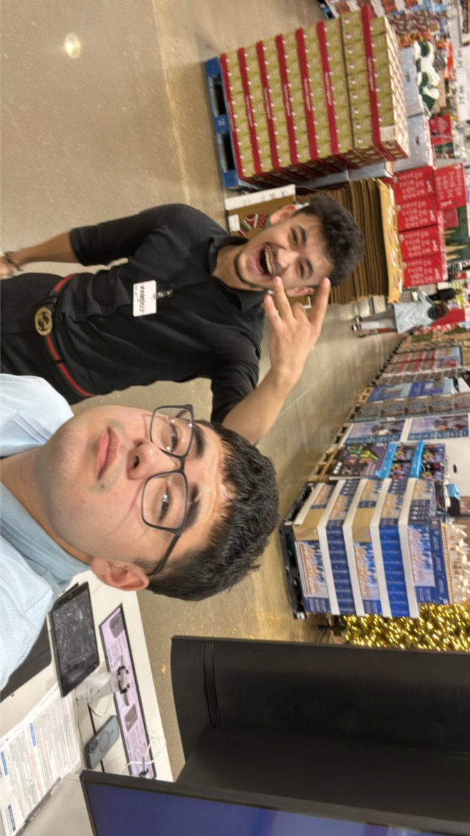 LeoEDITCLIPZ's tweet photo. I’m getting promoted at work to Leadership thanks to my boy luqman for showing me the job. 🙂 #promoted #leadership #personaldevelopment https://t.co/PvS41W1zv8