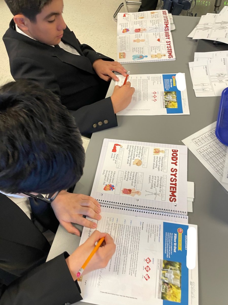 cortezjocelyn98's tweet photo. 🩸 Filter it out! Our @TAGinPG 7th graders became biomedical engineers for the day, building their own “kidneys” to model how these amazing organs filter wastes and toxins from the blood, aligned to TEKS 7.13A: HumanBody Systems! 🧪✨ @DrReyC @disdstemscience https://t.co/cNxS7BdenZ
