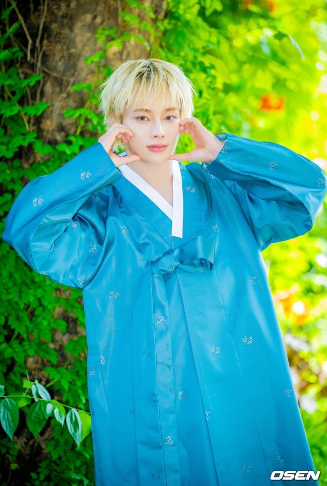 TPST__official's tweet photo. [📰TPST NEWS]

[한복인터뷰①] 템페스트 한빈, ‘베트남 1호 K팝 아이돌’ 입증한 韓사랑..“한복 좋아요”
🔗 https://t.co/dgbHWx58K1

[한복인터뷰②] 템페스트 한빈이 ‘보름달’에 소원을 빈다면? “건강이 최고” 
🔗 https://t.co/0KtCUjyRlX

#HANBIN #TEMPEST
#No_Fear https://t.co/MI6pzlJUKd