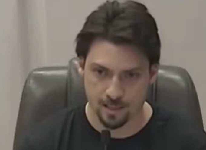 FMouraBrasil's tweet photo. O papelão de Jair Renan Bolsonaro ao tentar ganhar sem trabalhar: https://t.co/gdhb9wBA9N.

Assista à minha análise. https://t.co/FoU9YmTYeV
