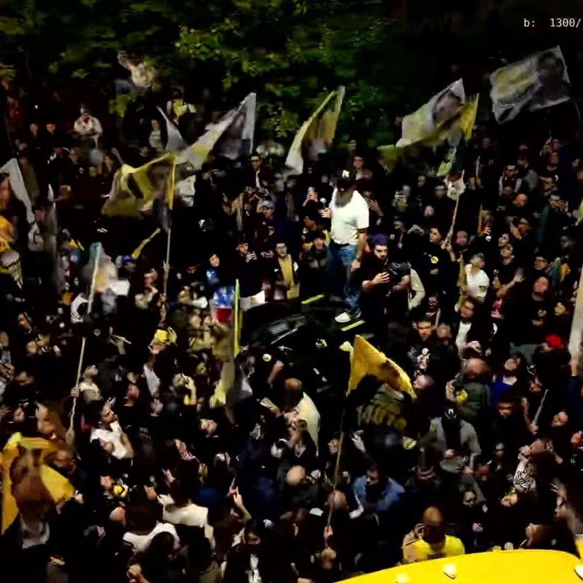 republiqueBRA's tweet photo. 🚨🗣️ ATENÇÃO: Em ato de campanha em Campinas (SP), Renan Santos anuncia que levará sua caravana de ônibus até o Projac, no Rio de Janeiro (RJ), e convocará manifestação contra a Rede Globo por deixá-lo de fora do debate presidencial da emissora. https://t.co/TSaoiqpAru