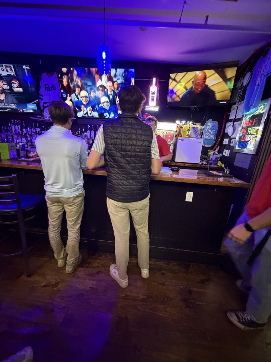 KiffinKnox's tweet photo. Hey faggot its 80 out still https://t.co/N169ZAqhcm