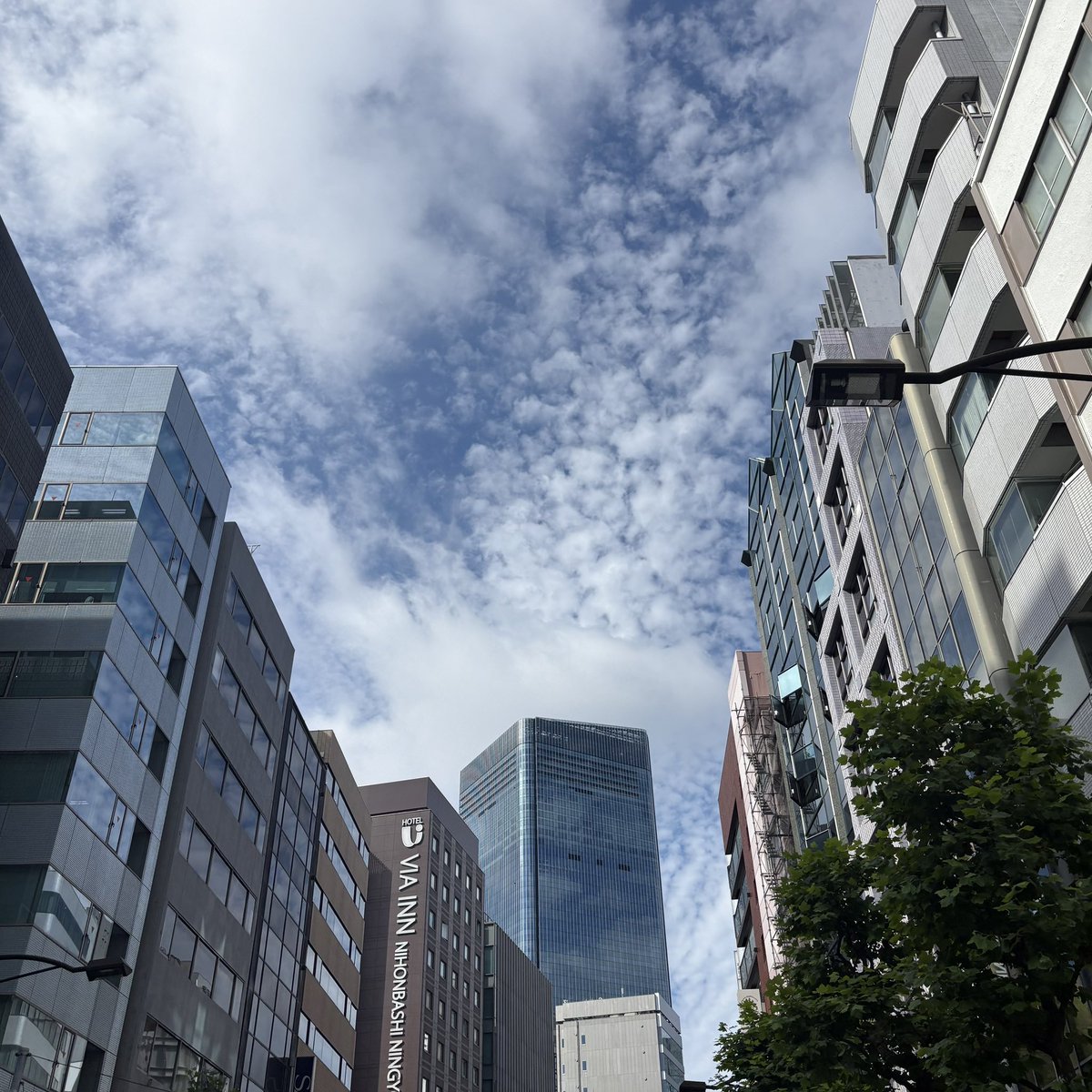 pita_masui's tweet photo. おはようございます。

晴天の東京日本橋。
シルバーウィークはいかがでしたか？
ポスト担当は半年近く放置していた自転車のチューブ交換を行いました。
皆様も良い一日をお過ごしください。

#企業公式が毎朝地元の天気を言い合う https://t.co/yWLahWDzMt