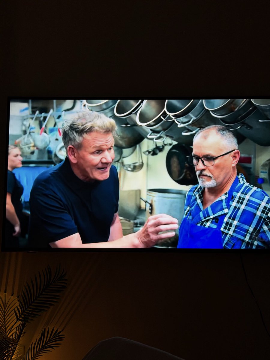 LPGLDN's tweet photo. Iβm bored by Gordan Ramsayβs Kitchen Nightmares. It seems overly dramatic without actually being that dramatic & like heβs forcing it to be worse than it is. Not sure they should make another series. #GordonRamsay #KitchenNightmares #Ramsay #ChefRamsay #KitchenNightmare https://t.co/vHvWKoVVWt