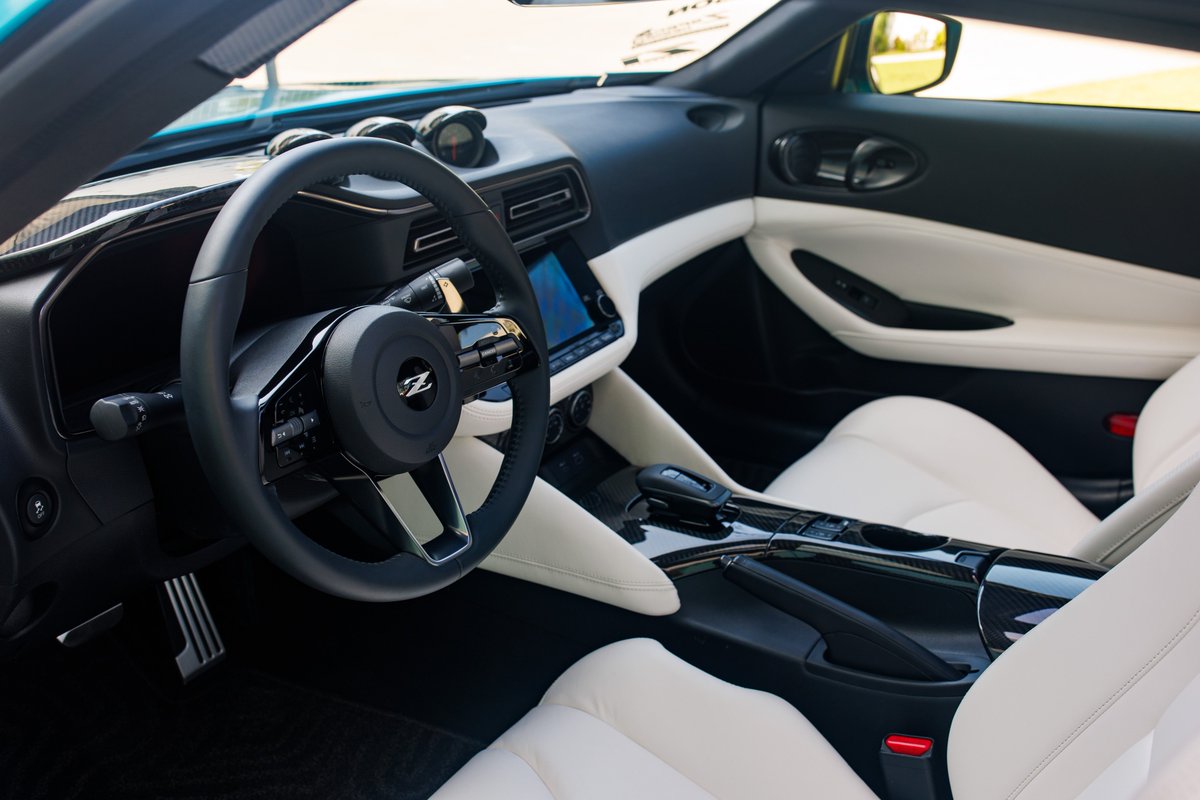 MOBI_com_jp's tweet photo. 【Nissan「Z Kaze concept」】

・特注Tバールーフ
・外装色：Pacific Teal
・カーボン製トリム
・18インチNISMO LMGT2ホイール
・Bose Personal Plusヘッドレストスピーカー
・NISMOサスペンション
・SUPREME SPエキゾースト
・フロントマウント空冷インタークーラー
・Airinxエアフィルター

#Nissan https://t.co/oi0W9NtFlW