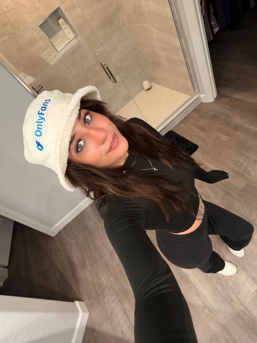 honagirl17's tweet photo. First pics in my new house 🥺 https://t.co/VdxxujPjfI