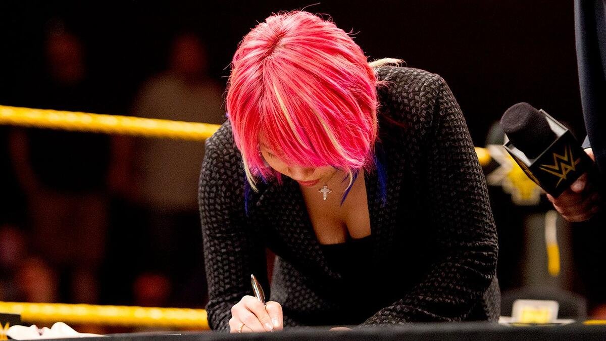 DarrylKeithFord's tweet photo. #OnThisDay: 11 Years Ago on September 23rd, 2015 | Asuka made her WWE NXT debut appearance and sings her contract in the ring #WWE #WWENXT #WWEAsuka #WWE2015 #WWENetwork #Kana https://t.co/BgZBG5gwE6