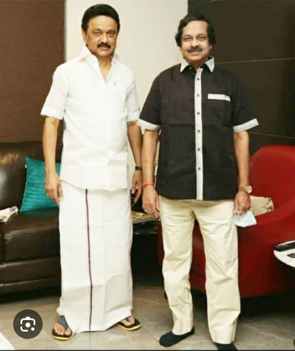 TheEagle3_0's tweet photo. Ex MLA மு. க.ஸ்டாலினின் நெருங்கிய நண்பர் சதர்ன் ரயில்வே மஸ்தூர் யூனியன் பொதுச் செயலாளர் N.கண்ணையா பற்றி அதிர்ச்சி தரும் தகவல்கள்.
தெற்கு ரயில்வே மஸ்தூர் யூனியன் (SRMU) பொதுச்செயலாளர் மற்றும் அகில இந்திய ரயில்வே தொழிலாளர் சம்மேளன (AIRF) தலைவர் என். கண்ணையா, ரயில்வே துறையில் இருந்து முறைப்படி ஓய்வு பெறவில்லை;
மாறாக, 23 ஏப்ரல் 2008 அன்று தனது ரயில்வே பணியை ராஜினாமா (Resignation) செய்தார்
மாதம் தோறும் இலட்சக்கணக்கில் இவர் ஈட்டும் வருமானம் பென்ஷன் போன்றவை எந்த கணக்கில் யார் அப்பன் வீட்டு காசியில் இருந்து கொடுக்கப்படுகிறது என விசாரிக்க வேண்டும்.
ஓய்வு பெற்ற பின்பும் இவர் தான் SRMU தலைவர் எப்படி என்று தெரியவில்லை
கண்ணையாவிற்கு பின் நடக்கும் ரயில்வே ஊழல் மிகப் பெரியது என் கின்றார்கள்
தென்னக ரயில் நிலையங்களில் ரயில்வே கடை குத்தகைகள் ஊழியர்கள் நியமானம் , கண்ணையா ஆதரவாளர்கள் விற்கும் தரமற்ற உணவு
கண்ணையாவின் ஆதரவாளர்களுக்கு மட்டும் வாடகைக்கு விடப்படும் ரயில்வே கடைகள் இதற்கு எல்லாம் கண்ணையா கண் அசைவின்றி நடக்காதாம்
முதலில் ரயில்வே பதவியில் இல்லாத ஒருவனை SRMU தலைவராக 2008 ல் இருந்து கொண்டுவரும் அந்த் ஊழல் மாஃபியா எது எனத் தெரிந்தால் அடுத்த கட்ட மிகப் பெரிய ஊழல் வெளி வரலாம்.
போக்சோ குற்றவாளி
R. வீரமணி வழக்கில் சிக்கிய பிரகாஷ் கண்ணையாவின் மகன் என்பதும் இந்த கண்ணையா தான் கொளத்தூர் தொகுதியில் மு க ஸ்டாலினுக்கு மகனும் பிரச்சாரம் செய்து பல கோடி ரூபாய் பணத்தை தேர்தல் சமயத்தில் கொளத்தூர் தொகுதியில் இறக்கினார்கள் என்ற அதிர்ச்சிகரமான தகவலும் வந்துள்ளது.
N. கண்ணையாவையும் பிடித்து விசாரிக்க வேண்டிய விதத்தில் விசாரித்தால் பல ஊழல்கள் வெளிவரும்.