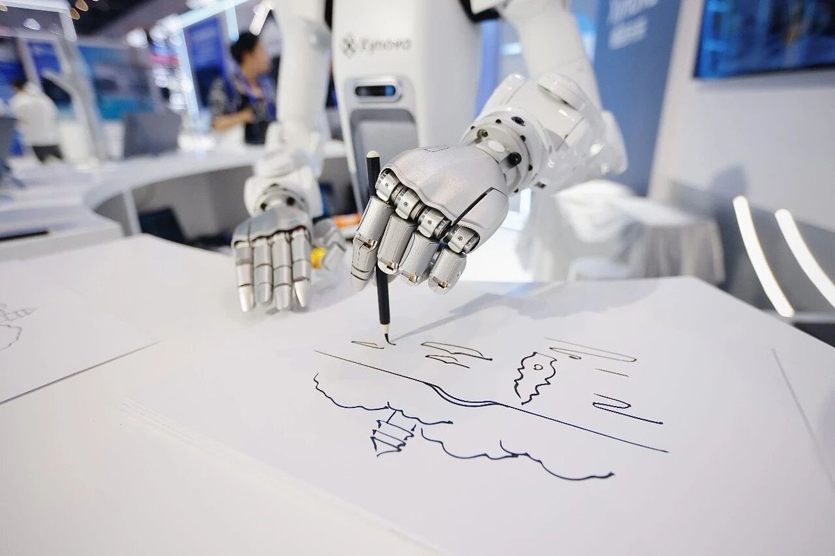 hjw2870's tweet photo. The 5th Global Digital Trade Expo has opened in Hangzhou—bringing together 2,008 companies and a spectacular lineup of robots, from a 3-meter transforming mecha to dexterous hands and collaborative home robots, plus immersive space and flight simulator experiences. 🤖#GDTE #AI https://t.co/0ZrlAqGbw5