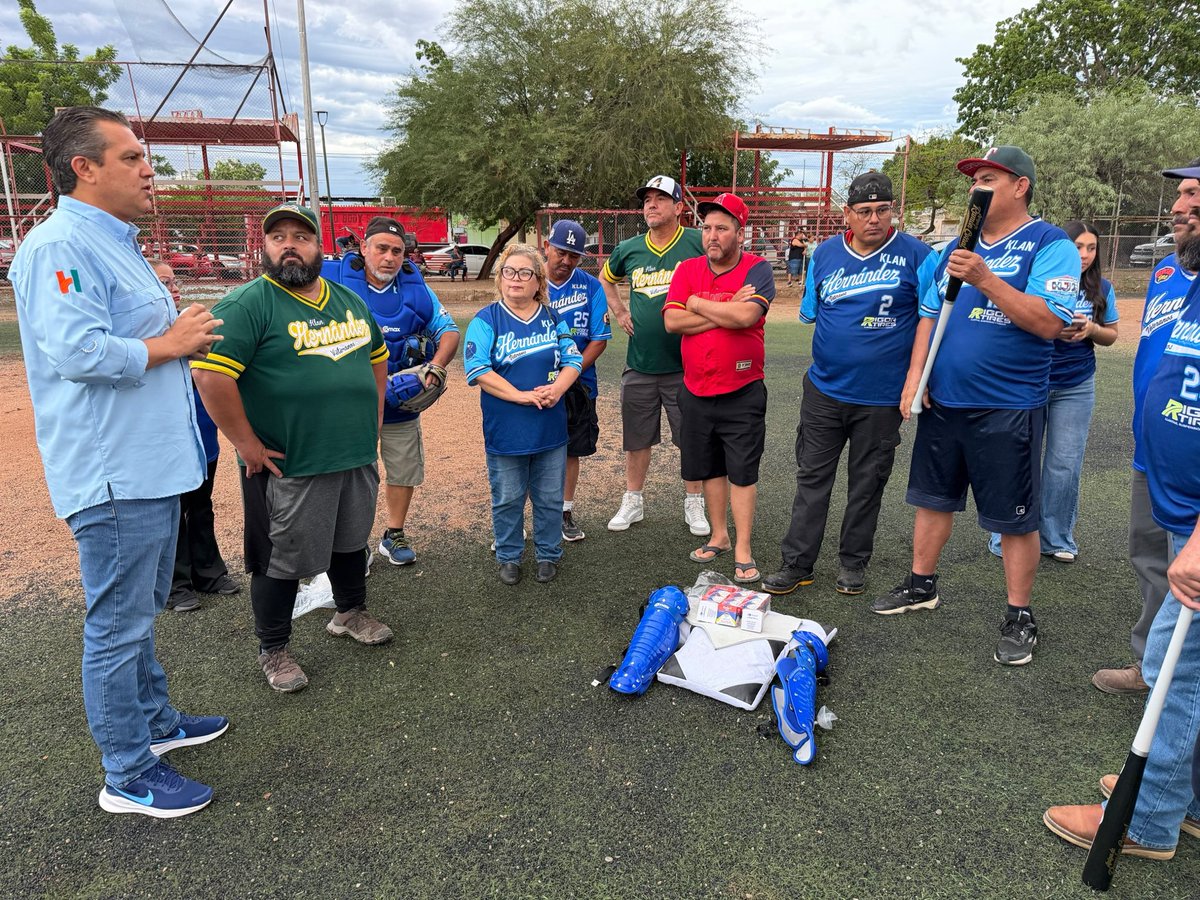 RamonCorralA's tweet photo. ⚾ El deporte también se vive en equipo, con amigos y con esa pasión que nunca se pierde.

Un gusto compartir y disfrutar el béisbol con el equipo Klan H Familia Hernández, de la Liga de Veteranos Viajeros y Amigos de Hermosillo.

¡A seguir disfrutando del béisbol y dejando todo en el campo! 💪⚾