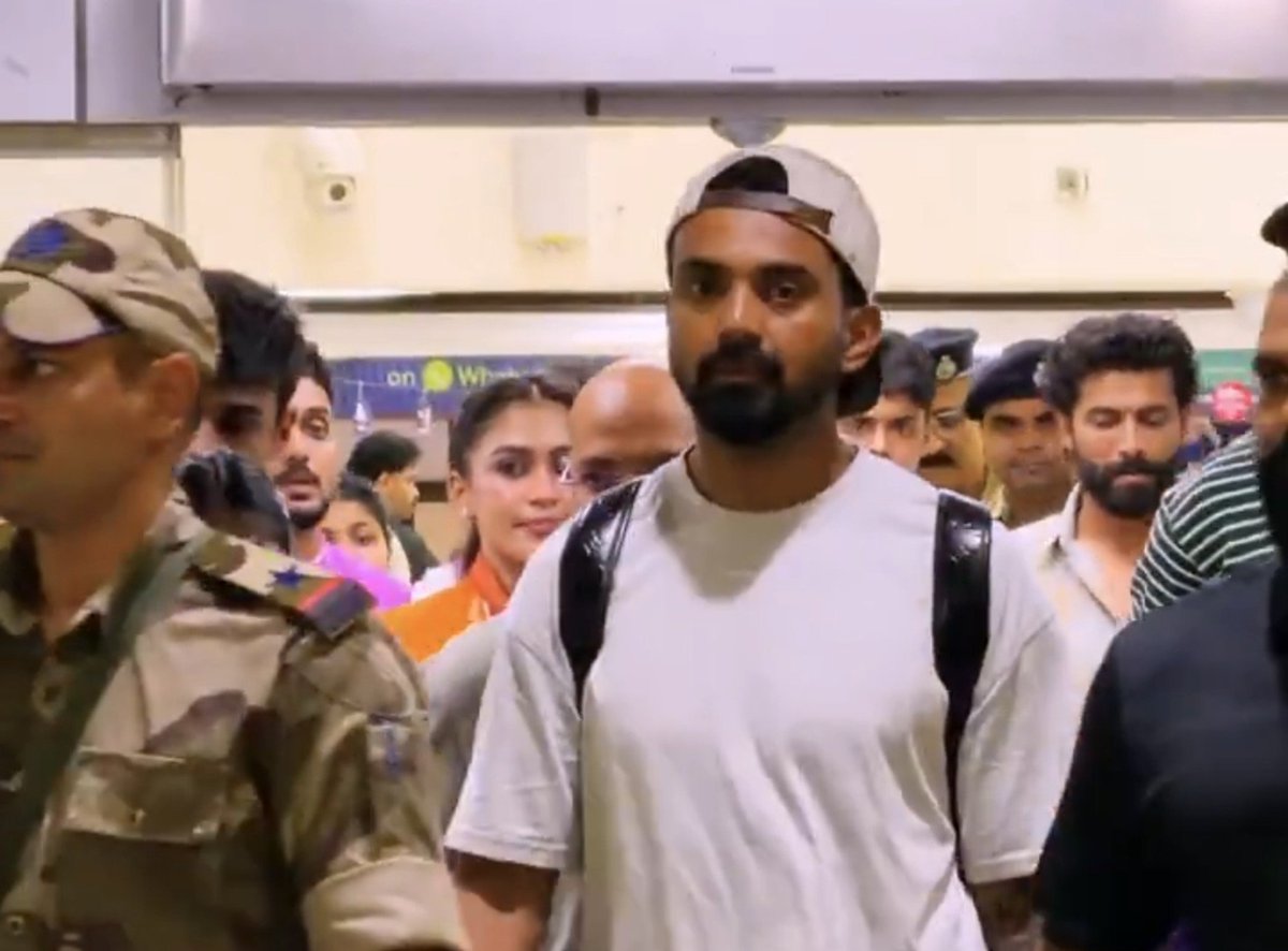 ImTanujSingh's tweet photo. VICE CAPTAIN KL RAHUL HAS ARRIVED AT KERALA FOR ODI SERIES Vs WEST INDIES.⭐ (KCA). https://t.co/hjl4g12Uj2