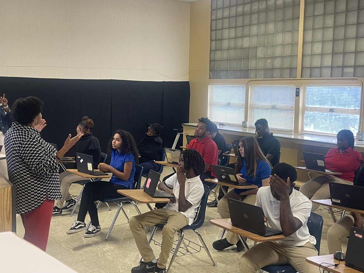 jfarmerjr's tweet photo. Mrs. Taylor offering Naviance Career Assessments for Middle Schoolers at Parkview Prep! @suptking @JMCSchools 
#CTEWorks https://t.co/qlqBD9ODq3