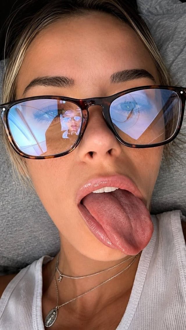 Faithkm7f6's tweet photo. Who wants to goon and get nasty for theses sluts dm me #wankchat #wankbattle #goon https://t.co/0RiseMzW39