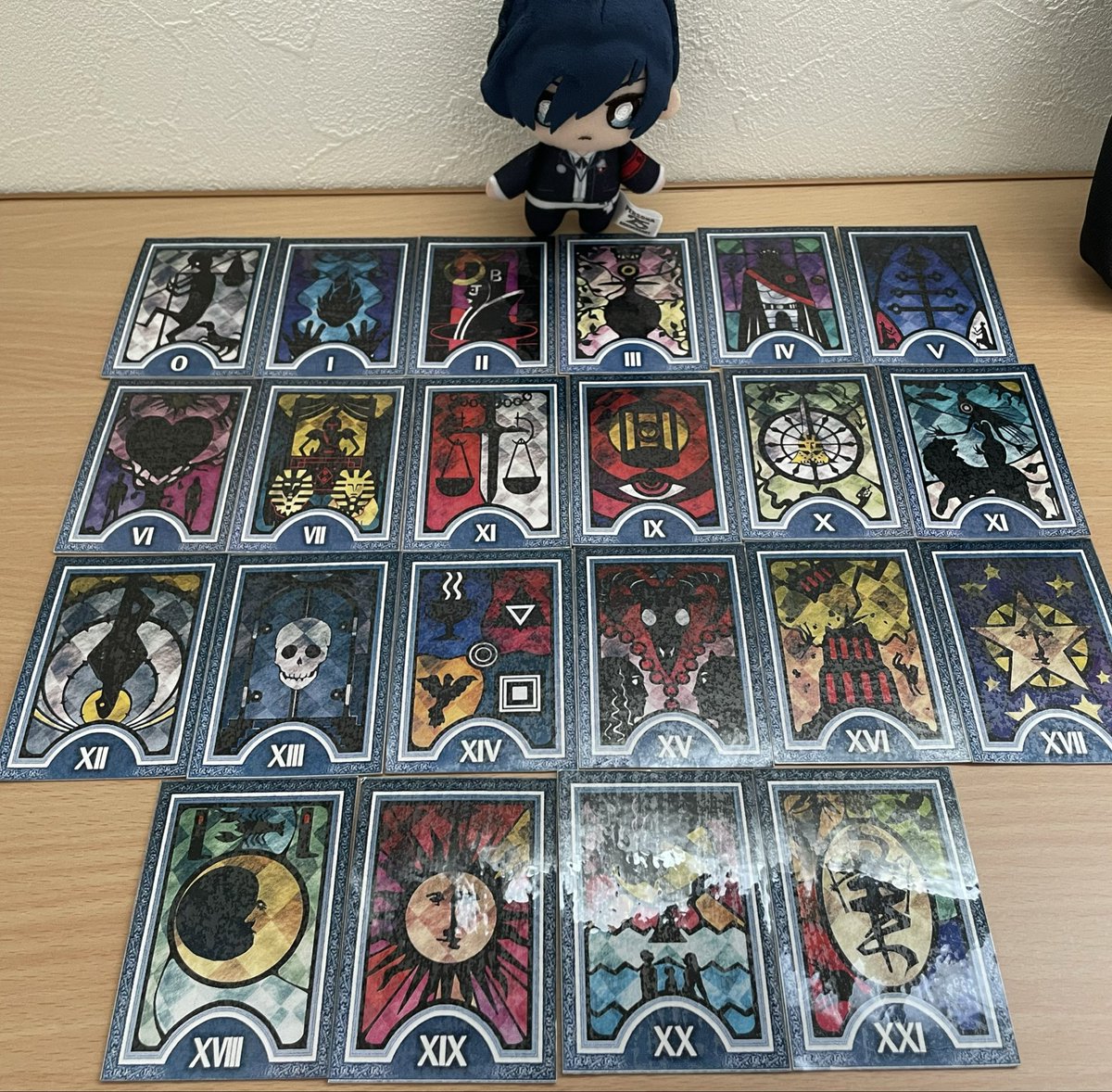 maco_x_moco's tweet photo. 当時、コスの小道具としてタロットカード欲しくて、ペルソナ3公式設定資料集の発売日に買ってすぐ作ったやつ。
いざ、完成して並べてみるとⅧがなくてびっくりしたな💦

久々に並べて「あれ？」ってなった🤣
これはこれで良い記念。 https://t.co/NJbcG5vQr0