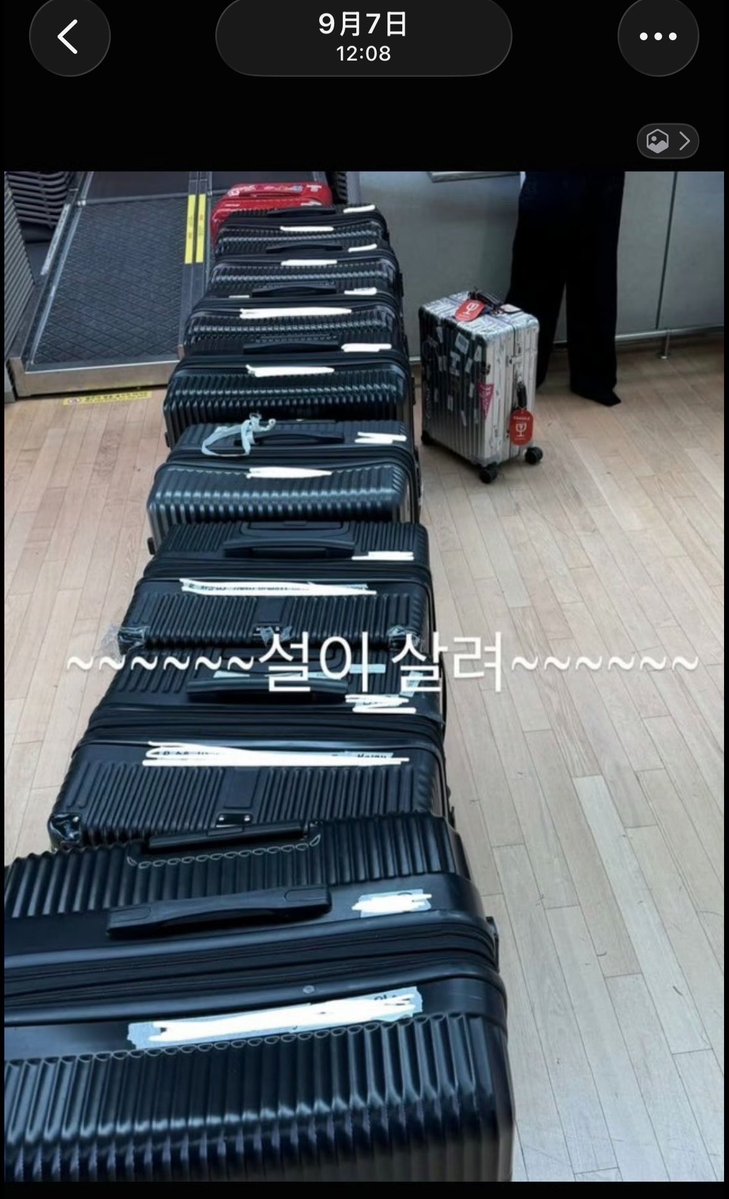 tutu10326's tweet photo. Timeline

• September 7: Spotted the assistant rushing to LA with 10 boxes.

• September 9: Filmed the official MV for Rosé’s new song new trick.

• September 10: Apple officially released the photo.

• September 17: The MV for new trick was officially released👍
#ROSÉ https://t.co/yhyO0024TZ