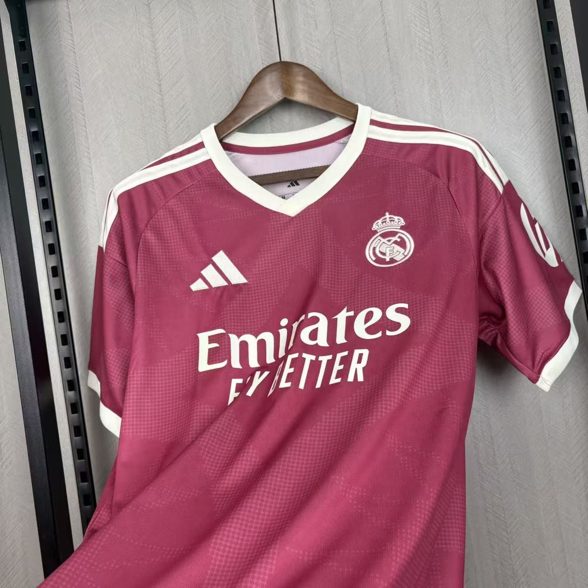 IMPORTAAI's tweet photo. Eu preciso dessa camisa do Real 👑

- Third 2026/27 Modelo Torcedor 
🔗 https://t.co/erkNHJxTVc

🎟 Use o cupom MELHORCUPOM no Mercado Livre https://t.co/E9i7MPFgqE