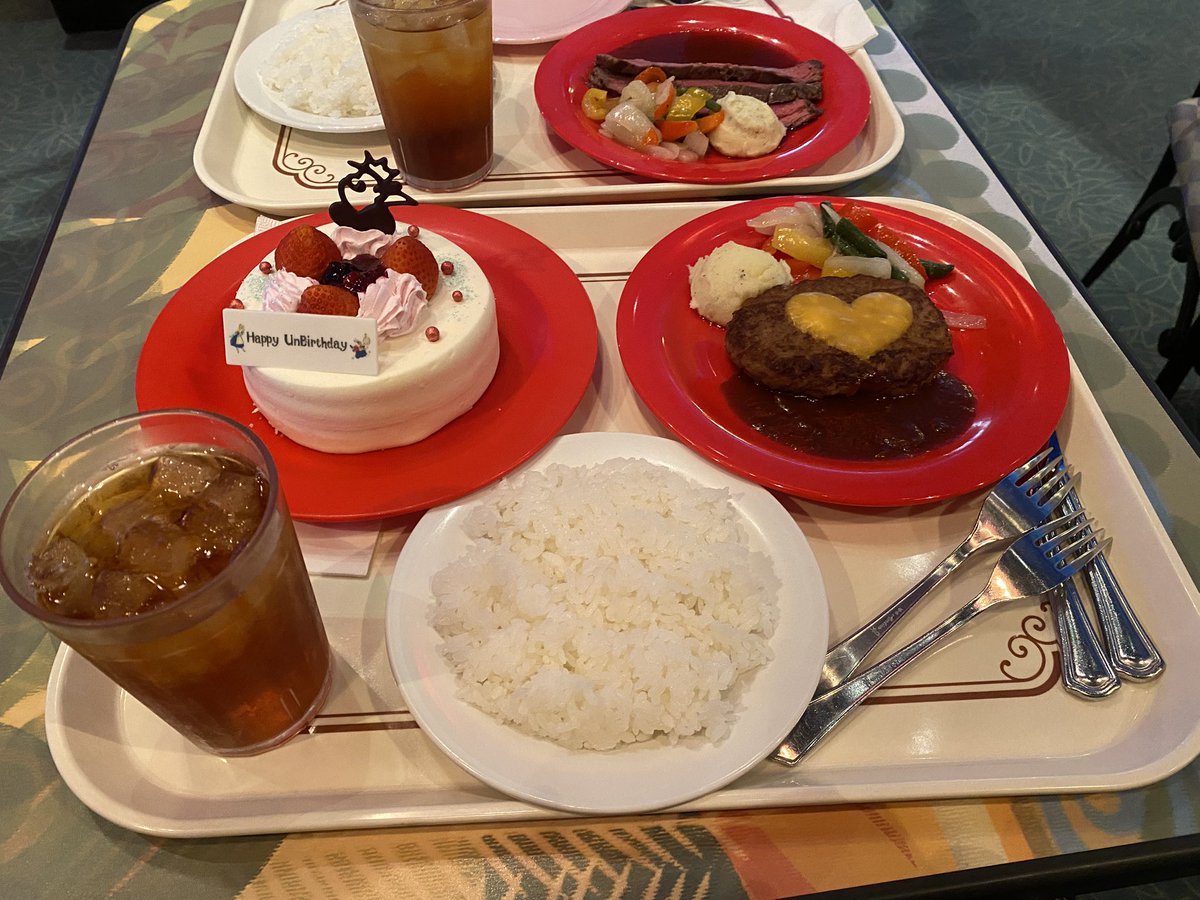 reona70's tweet photo. バンケットホールで早めのお昼😊
めっちゃうまうま😋
 #Dハロ https://t.co/tdK8m3swQf