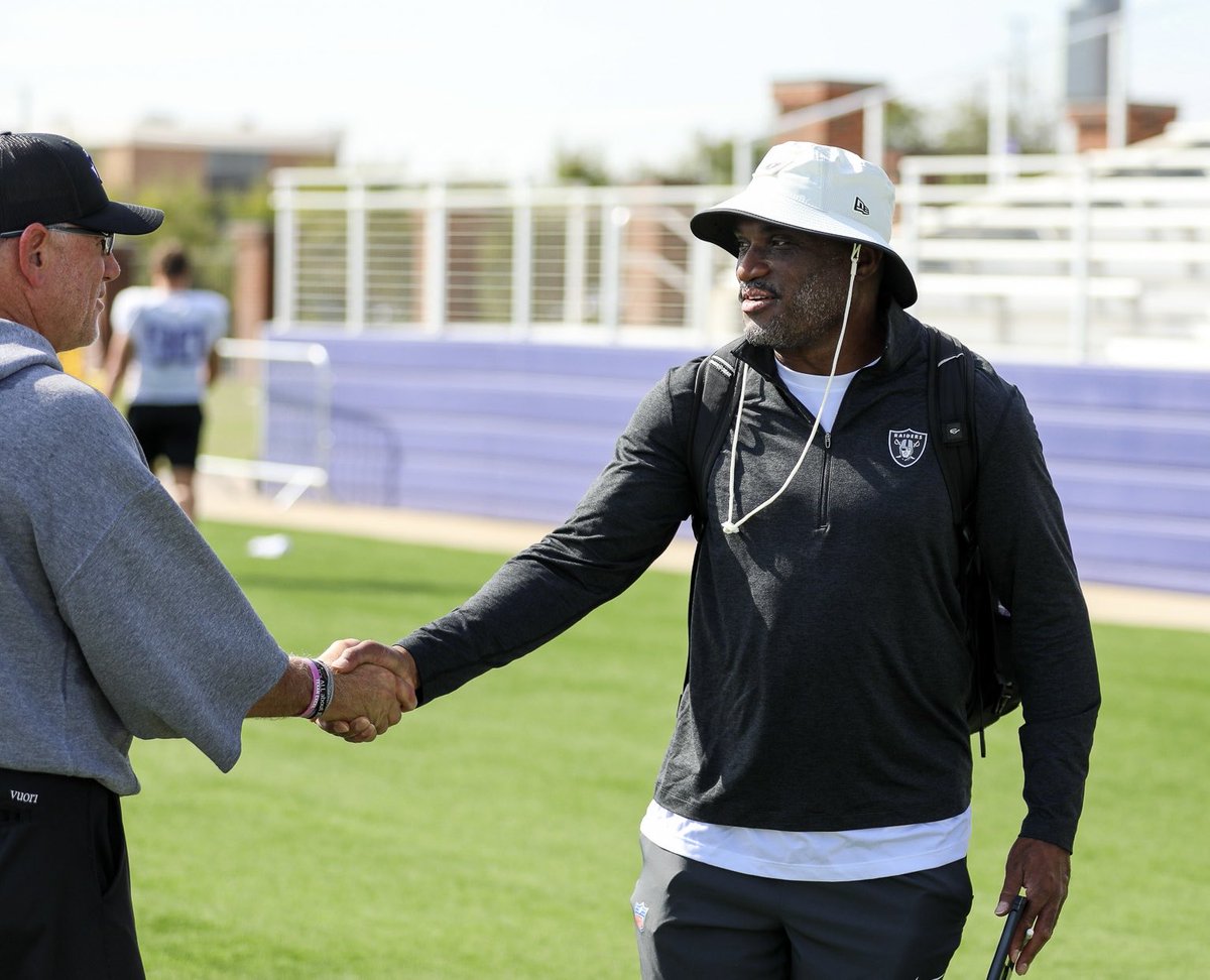 TarletonFB's tweet photo. Big thanks to the @Raiders for joining our practice today! 🙌 https://t.co/Sdf1wbiJDy