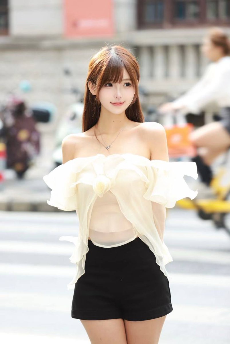 principem_RN's tweet photo. 🗼🌉 巴黎是首站，接着伦敦的市场，外围伯明翰的运河船，多伦多的节日，吉隆坡的清真寺，纽约的桥，东京的电车，旧金山的山丘，最后在香港夜游炮。 https://t.co/eUeOTuyK0i
