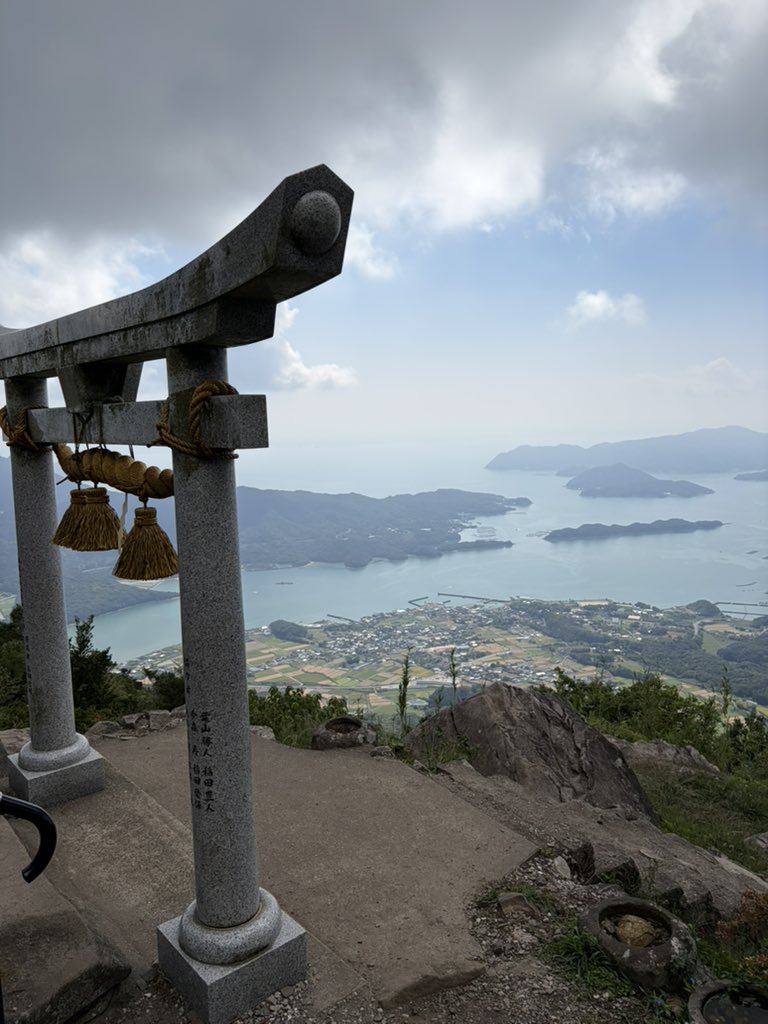 hogehoge22's tweet photo. 今日の目的地
倉岳神社⛩️ https://t.co/TIowYkx8RE