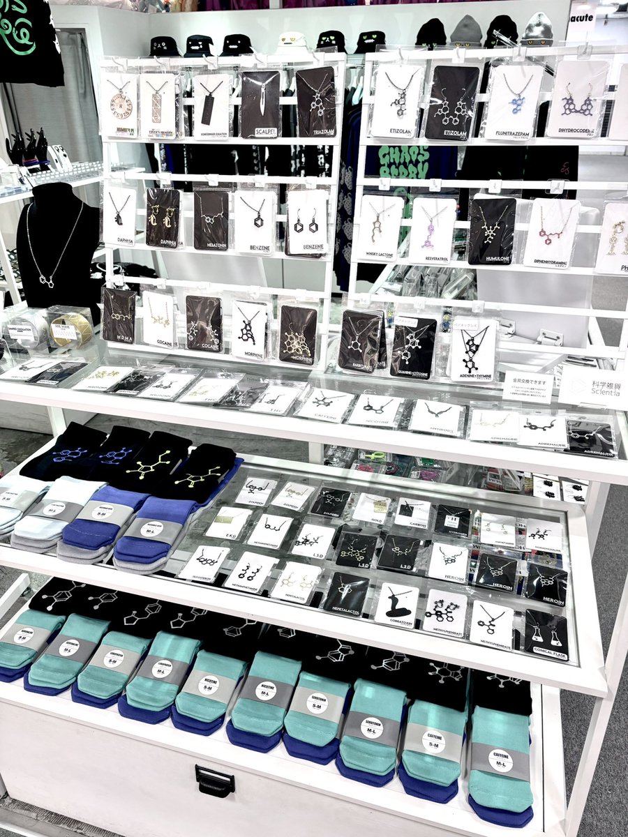 raveltokyo's tweet photo. 本日もラフォーレ原宿でさまざまな構造式を販売しています。 https://t.co/oHDSSl35iQ