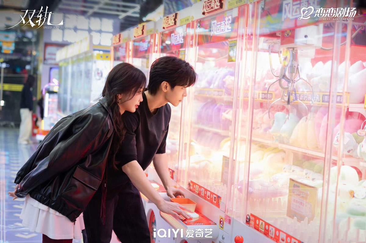 salmaz1212's tweet photo. Double Track also called Velocidad E Amore, Double Way, Dual-Track romance, action, comedy drama series Still Cuts photos. 

#SpeedAndLove #EstherYu 
#YuShuxin #HeYu https://t.co/xB8iEBCzxC