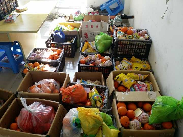 agrifvina's tweet photo. Spent this morning volunteering at the local food bank, packing meals for families in need. Small acts make a big difference. #VolunteerWork #CommunityCare， https://t.co/NG8fGV7JIy