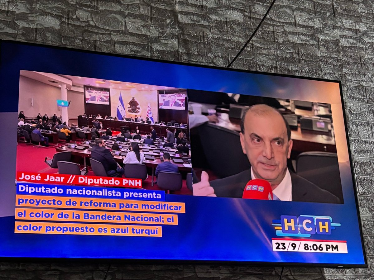 Euniceumanzor14's tweet photo. Ese señor no tiene ni apellido hondureño y quiere cambiar el color de la bandera. ¿O sea modificar la constitución?

Patéticos https://t.co/UC0TF9PMuj