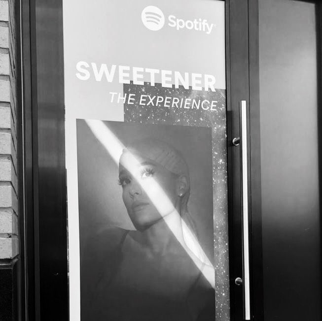 thepetalroom's tweet photo. ♡
                                    the 
                           sweetener 
                          experience 
                                     ♡

a thread https://t.co/3plJvzx0ep
