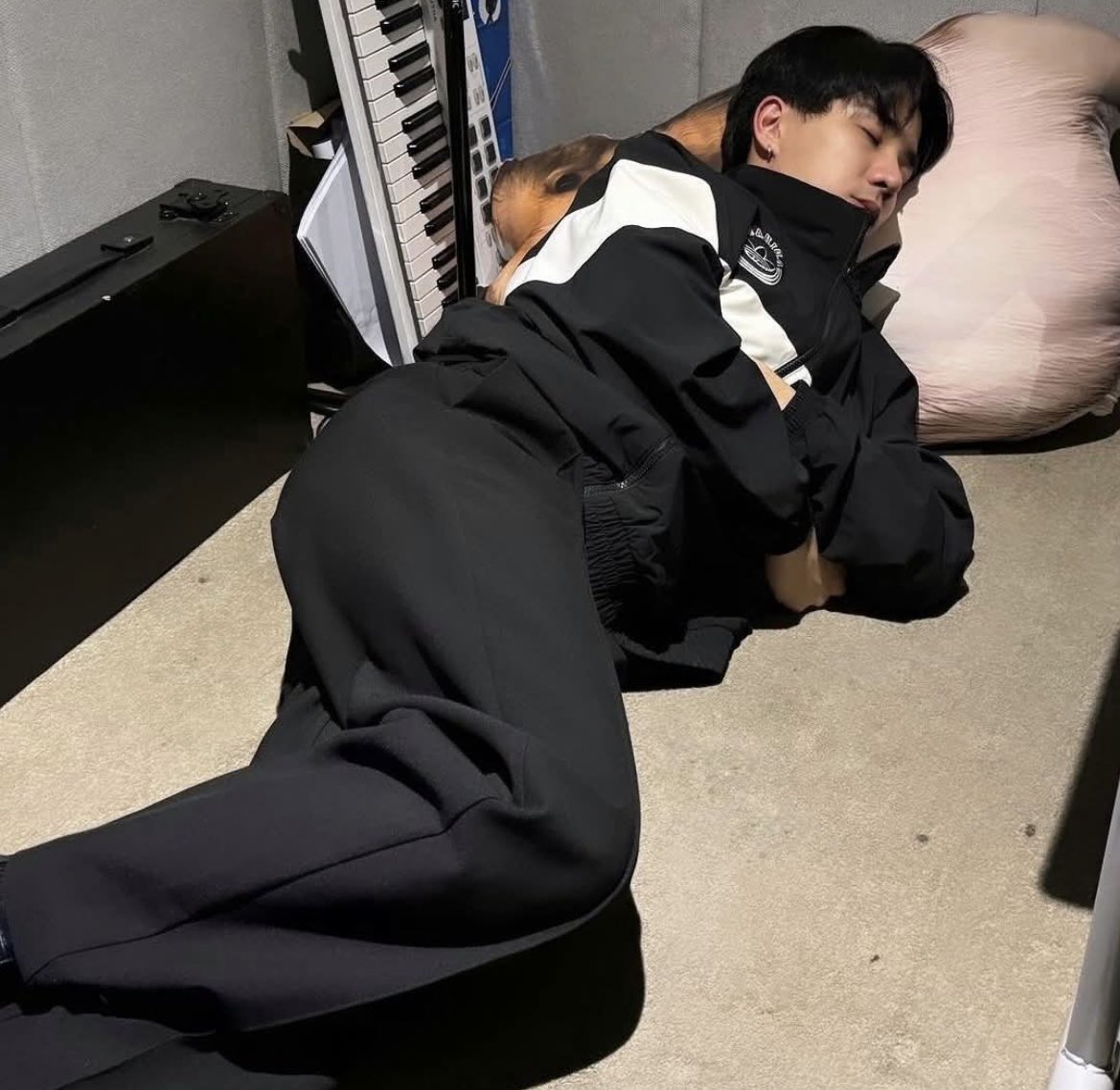 Hoddygj21's tweet photo. เป๊ะะะะ🖤🤍❤️🧡 https://t.co/crFbGdRHgj