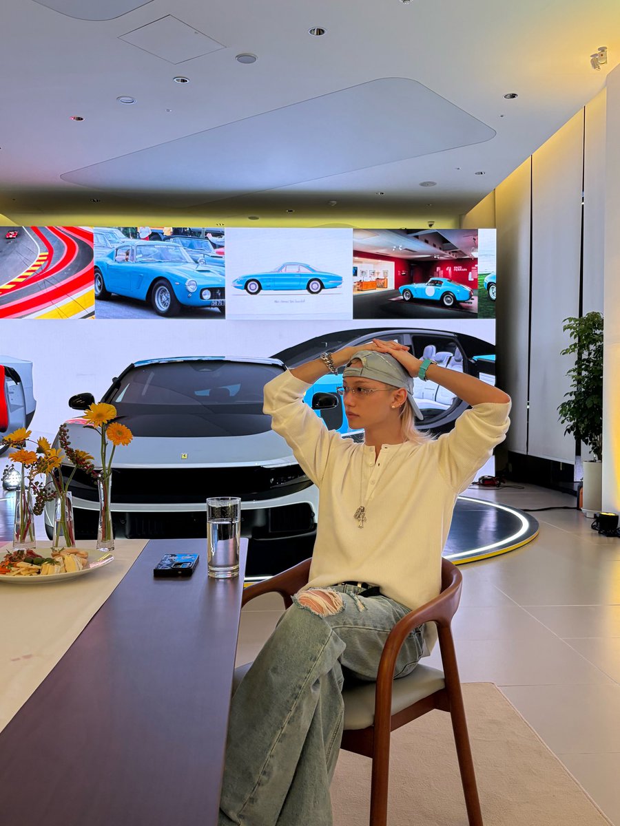 yaongbok915's tweet photo. team Ferrari❤️❤️❤️ https://t.co/jpDkkiNMWM