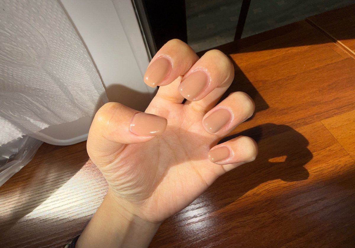 mbokky's tweet photo. 네일바꿧어효 가을이니까 라떼💅🏻🧋💅🏻🧋 https://t.co/s7AD9BxScc