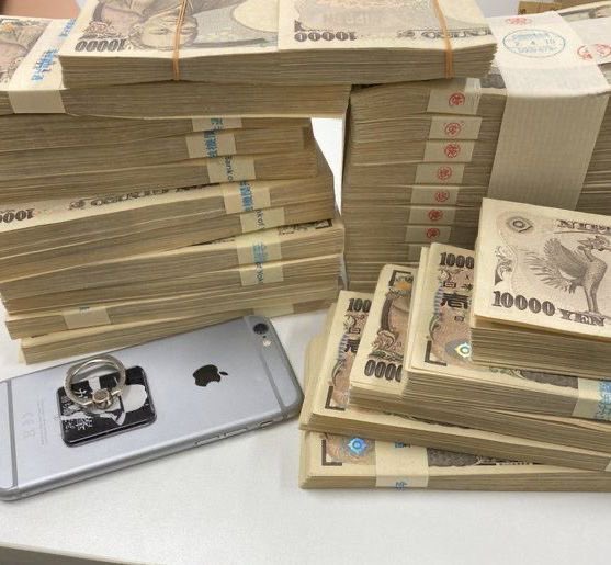 Kizuki7m's tweet photo. もし今日、あなたの銀行口座に突然100万円が振り込まれたら… ✨

あなたは、まず何に使いますか？

① 借金やローンの返済に充てる
② 病院代・医療費に充てる
③ 家族や大切な人のために使う
④ 生活費や家賃に充てる
⑤ 将来のために貯金する https://t.co/3hHmo5JpnD