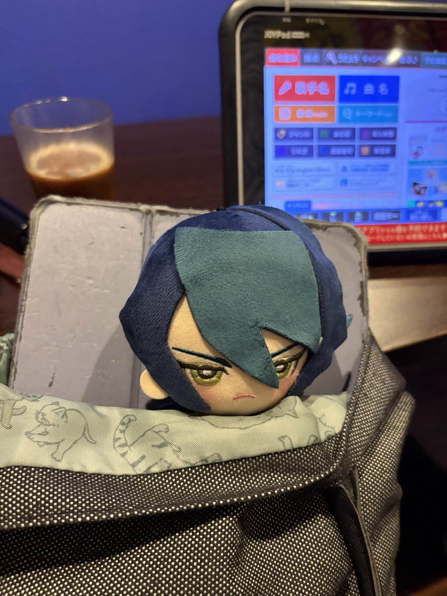 yah724's tweet photo. ……って、黒咲！？ついてくるなって言っただろ！？ https://t.co/sR4gdZsJnA