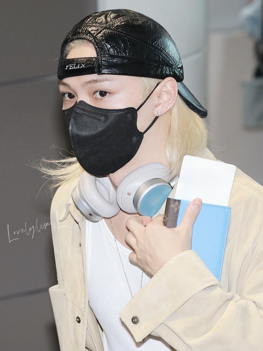 lovelffllee1024's tweet photo. 260924 ICN

💙🎧✈️

#straykids #felix #필릭스 
 #フィリックス #ピリちゃん https://t.co/1J3cAj4CD7