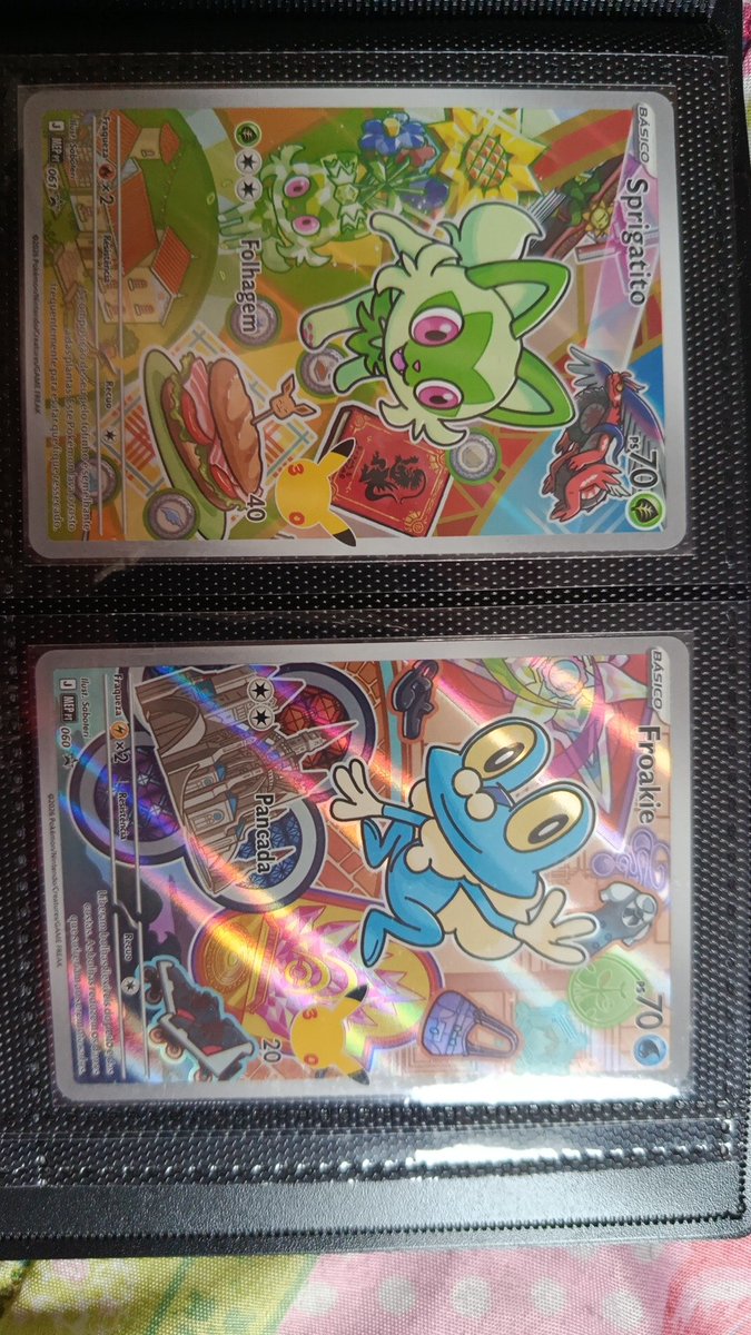 Hey_tda's tweet photo. Enquanto pra alguns resta abrir etb de 30 anos...eu fico aqui no no básico 🥲

#pokemontcg https://t.co/TYLKsnab55