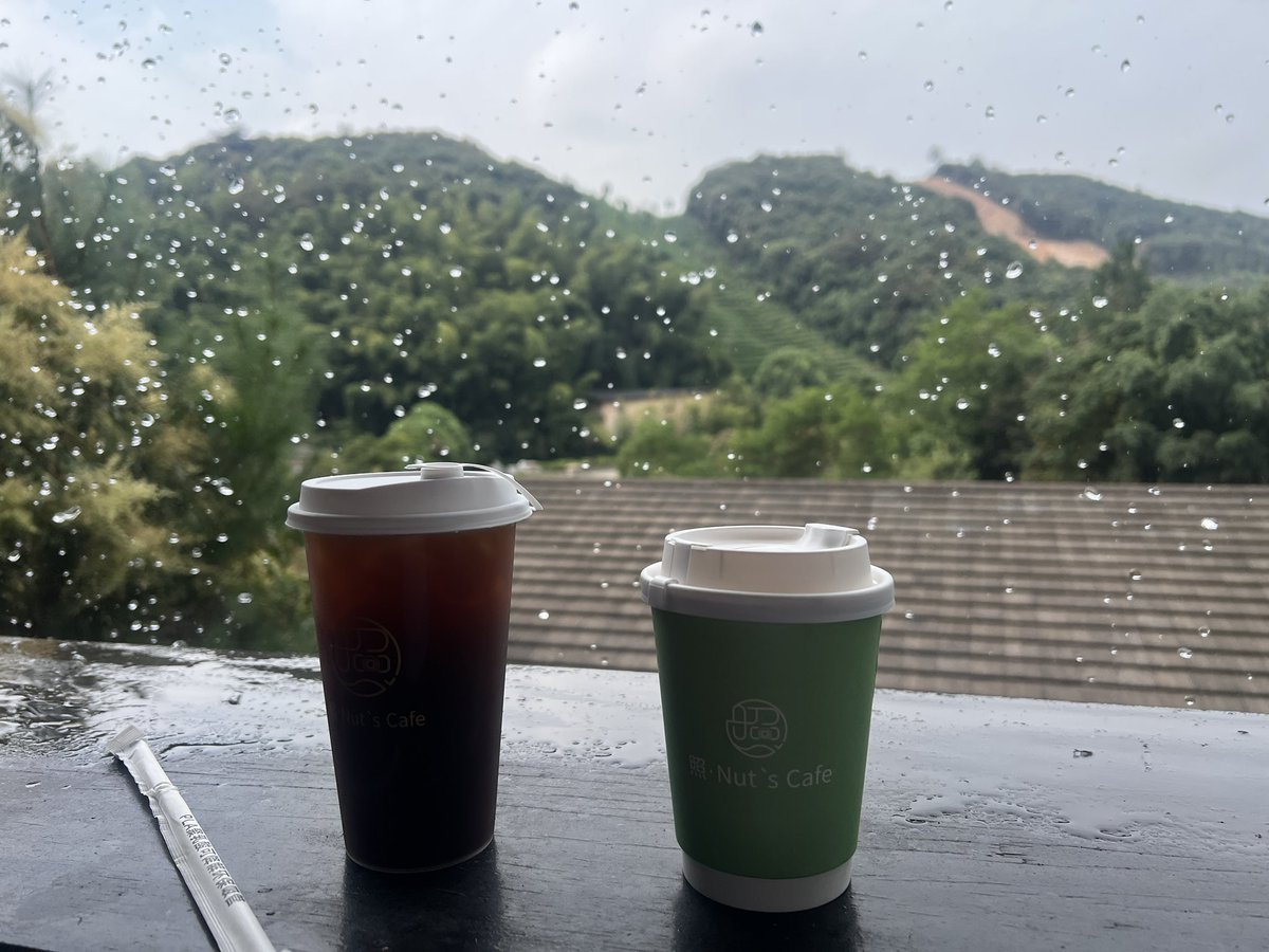 wjun9183's tweet photo. 凭栏听雨，静候风来… https://t.co/CkhI2p7XeF