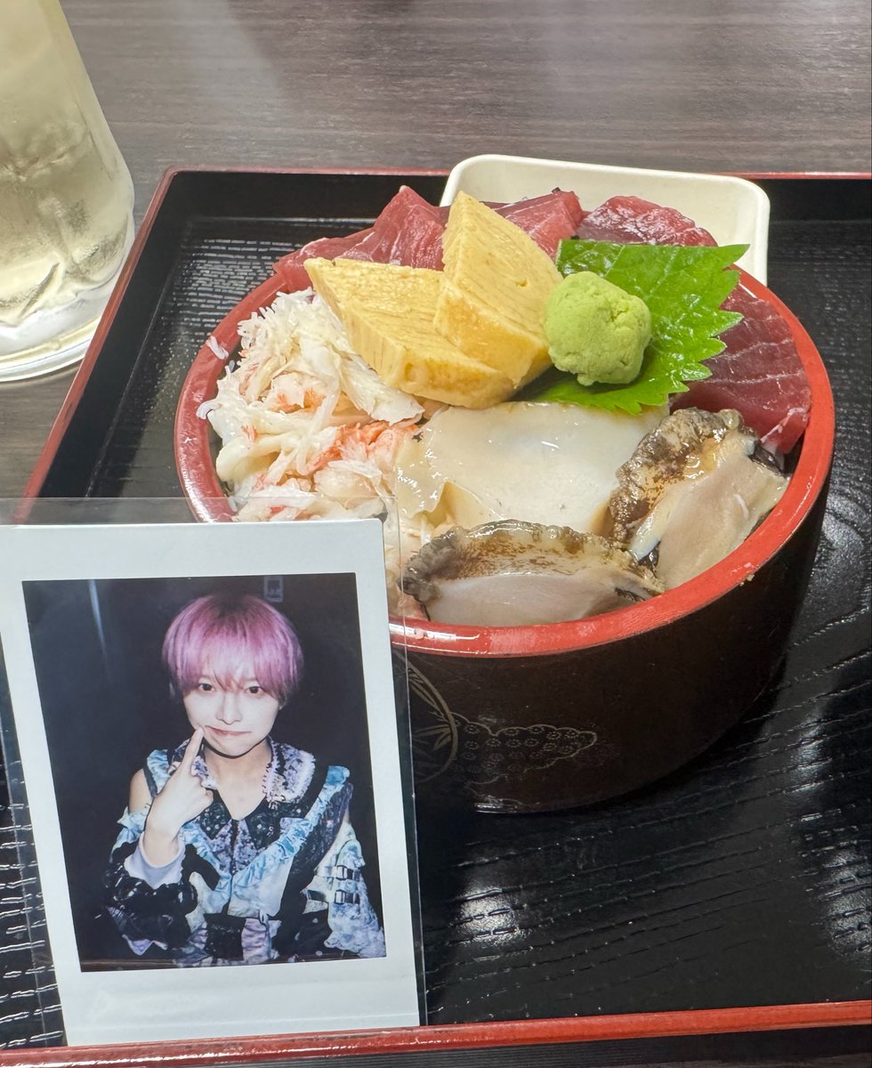 0oo_catr's tweet photo. 美味そうな飯を狙う赤子（北海道に来ました） https://t.co/GlAHKUKovh