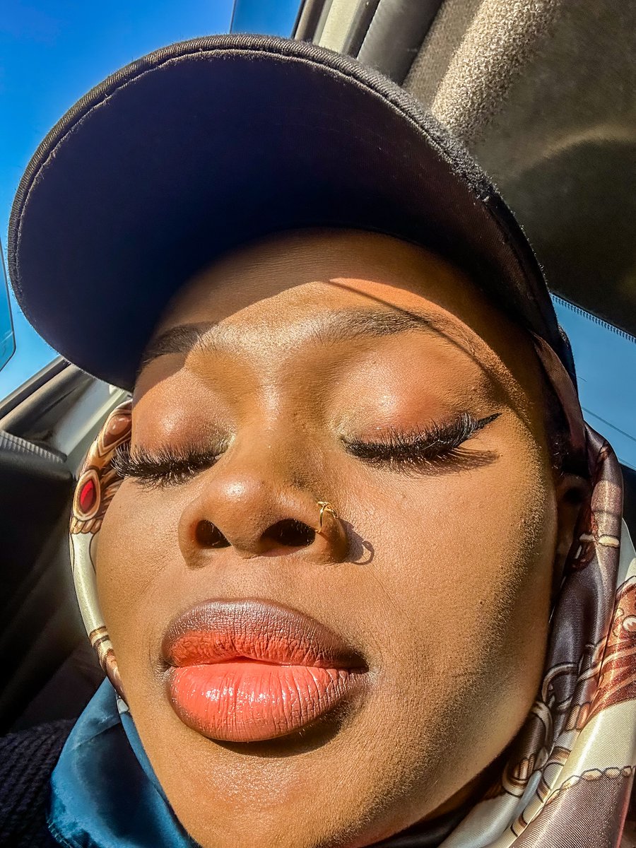 alizca25's tweet photo. ✨ African Lady ✨
Her beauty whispers through the air, Soft lips curve with tender flair. Eyes that hold a lover’s fire, Her presence stirs the deepest desire. # https://t.co/XjJHJZjl8I