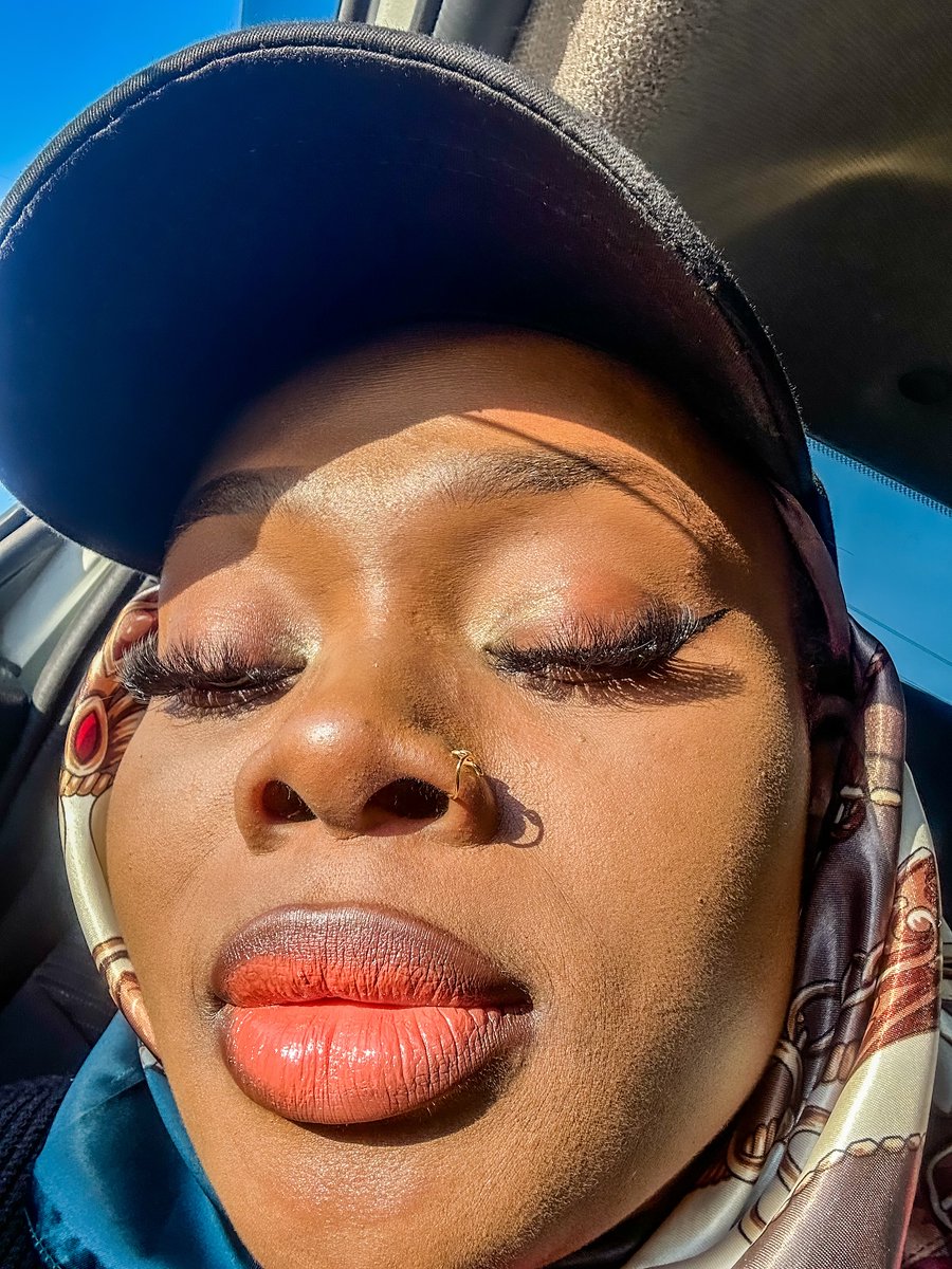 alizca25's tweet photo. ✨ African Lady ✨
Her beauty whispers through the air, Soft lips curve with tender flair. Eyes that hold a lover’s fire, Her presence stirs the deepest desire. # https://t.co/XjJHJZjl8I