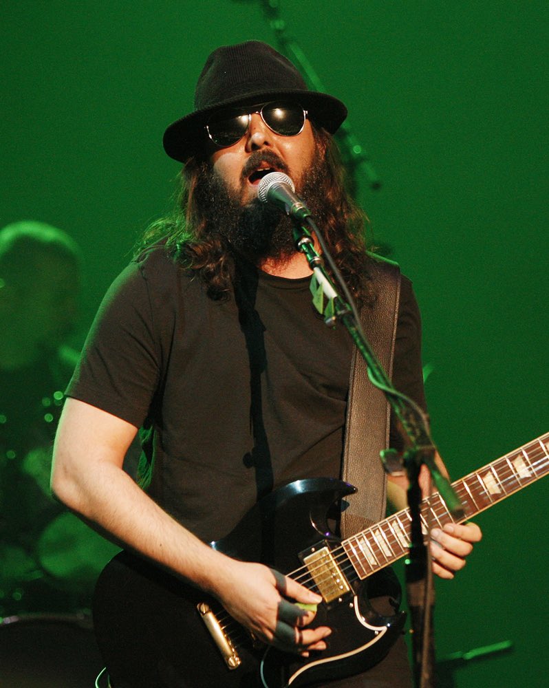 ShareALakian's tweet photo. May 14, 2008. Los Angeles, CA (Hullabaloo Benefit) 🐅 #daronmalakian #scarsonbroadway #soad #systemofadown https://t.co/WTZ5NknPX1