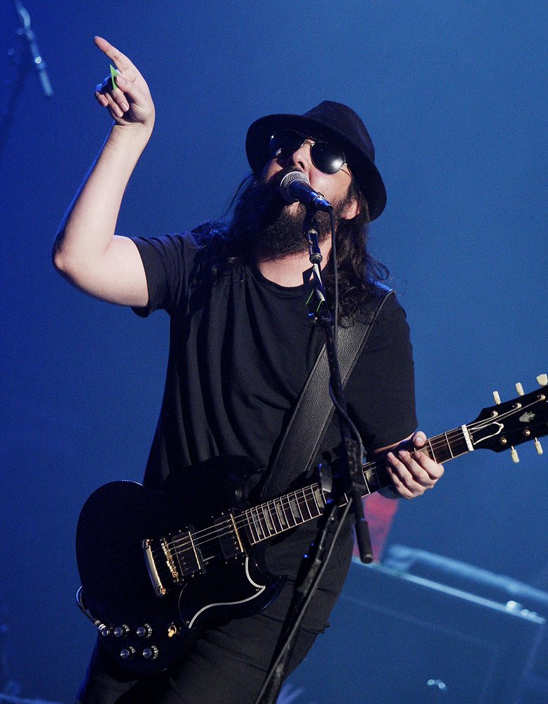 ShareALakian's tweet photo. May 14, 2008. Los Angeles, CA (Hullabaloo Benefit) 🐅 #daronmalakian #scarsonbroadway #soad #systemofadown https://t.co/WTZ5NknPX1