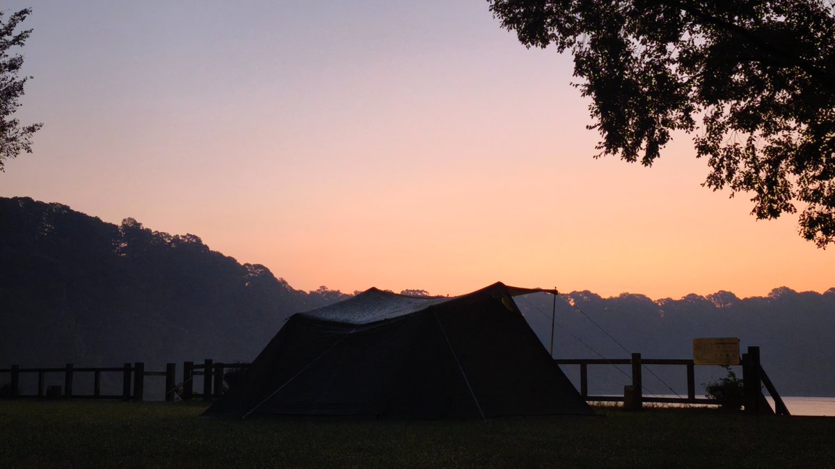 snowball8135's tweet photo. シルバーウィークは奥霧島 御池キャンプ村でソロキャンプ⛺
前から気になっていたヨンヨンベースのスカートが浮いてしまう問題の対策としてポールをカットしてみました🪚
いい感じに落ち着きました😊
#ソロキャンプ
#DOD
#ヨンヨンベース
#御池キャンプ村 https://t.co/P8DX1yoNrm