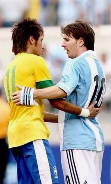 messiologie's tweet photo. Se supone que debían actuar como rivales pero estuvieron coqueteando todo el tiempo https://t.co/0ucqnhUPpE