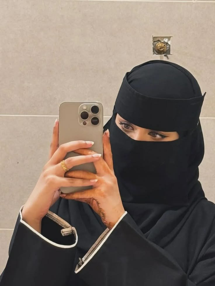 bodwor22's tweet photo. إسند نفسك بنفسگ فجميعهم حيطان مائلة💔
#بدور https://t.co/f23BKBxmwf