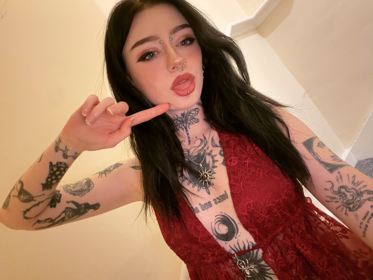 Mira_Lane47's tweet photo. i love a man who can handle a brat without submitting a complaint 🥰 https://t.co/Asq93KDIJZ