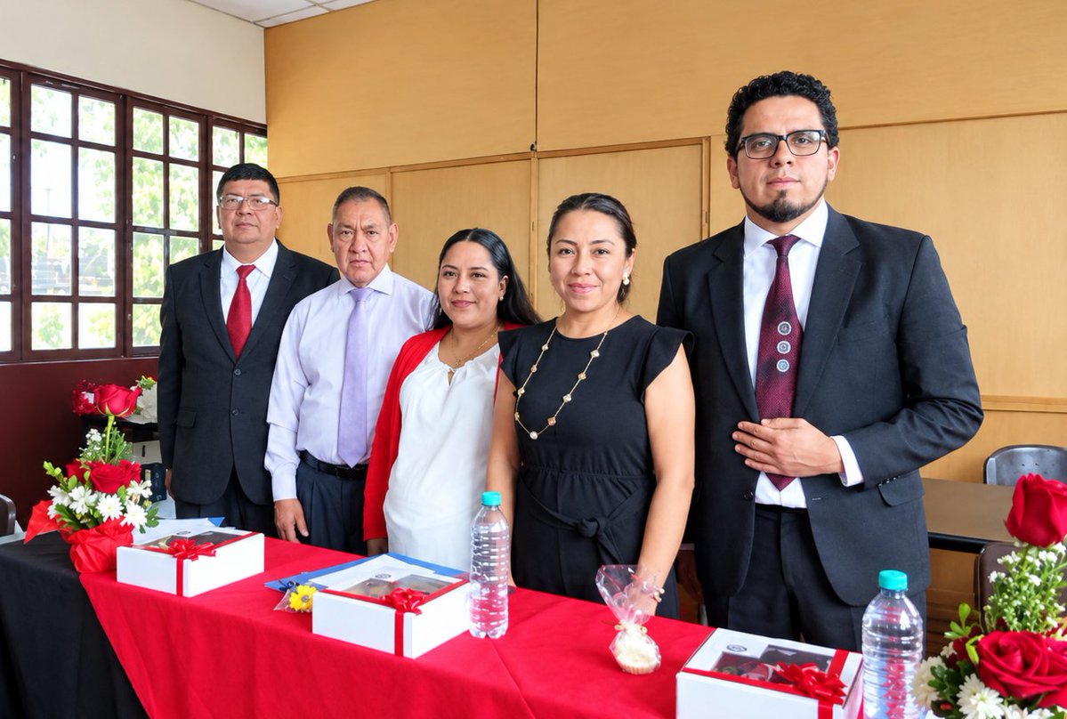 IstbolivarS's tweet photo. Hoy vivimos una jornada de preparación, conocimiento y nuevos retos en el Instituto Bolívar. Nuestros estudiantes iniciaron la Defensa de Examen Complexivo, demostrando sus competencias y aprendizajes adquiridos durante su formación académica. https://t.co/YLsMuHmBYb