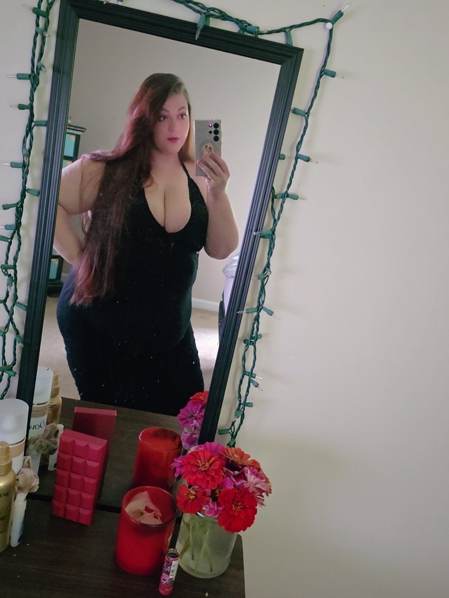 Veefantasy077's tweet photo. Date night dress 🥰
#bbw #curvy #milf #dress #plussize #plussizefashion https://t.co/9sVbu4WeER