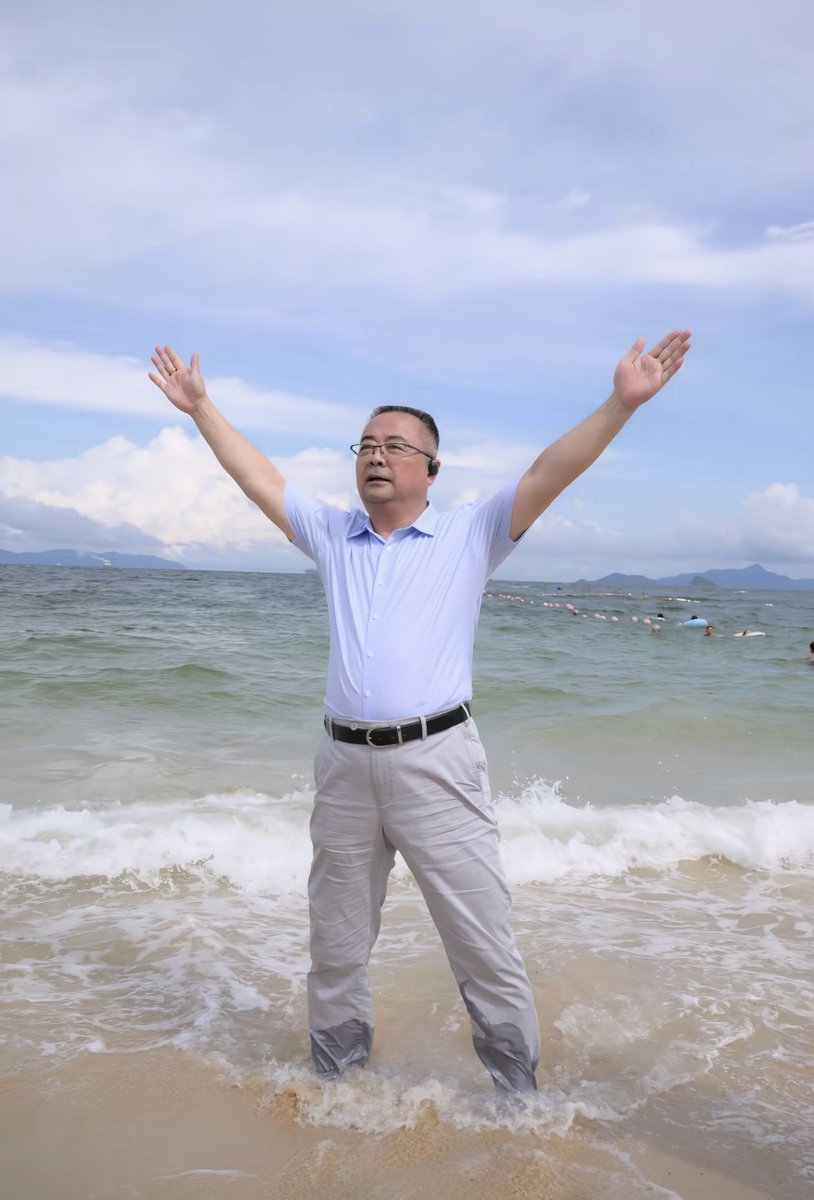 6jyjw7sbfkcmdv's tweet photo. 抖音主播弟哥 反差合集
进群自助下单：https://t.co/ZbrdlHIB98 https://t.co/IjnRxzmfx2