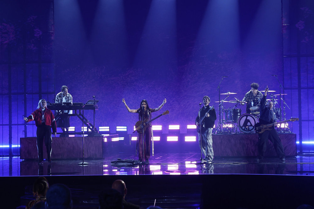 headlineplanet's tweet photo. Linkin Park performing with Nene Royal on America's Got Talent Finale (Trae Patton/NBC) https://t.co/JoMC0Docj1